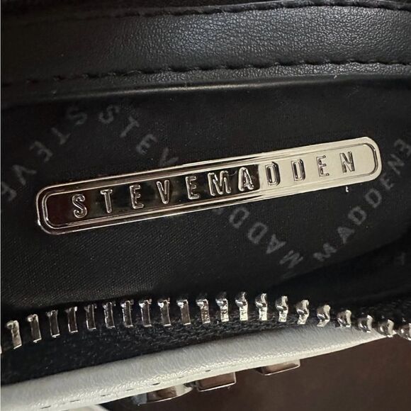 Steve Madden Montel, black and white shoulder bag. - Picture 7 of 9